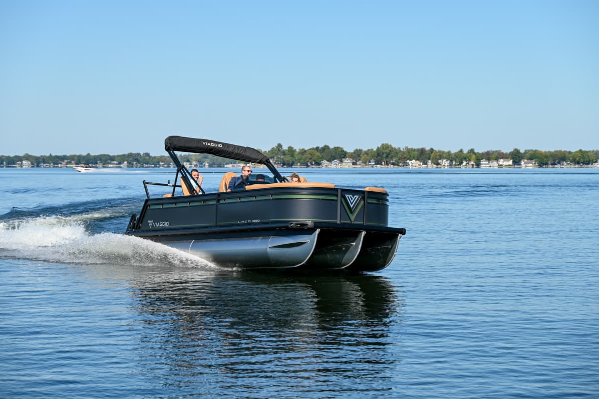Viaggio Lago X 24' Tritoon boat on Lake of the Ozarks